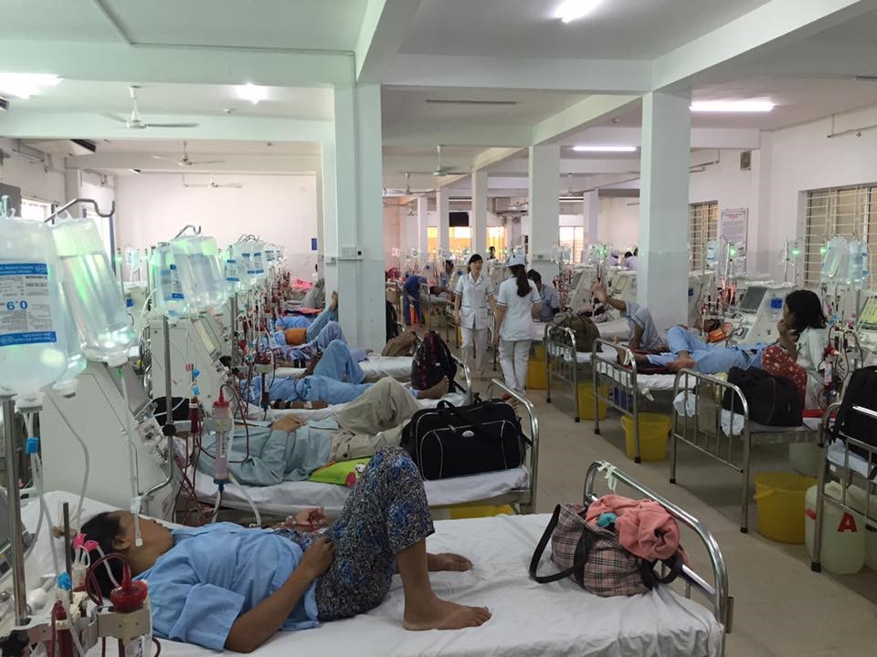 A group of people in a hospitalDescription automatically generated with low confidence
